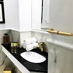 Aparthotel Luxury Mondrian Market Square Ii