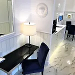 Hotel apartamentowy Luxury Mondrian Market Square Ii