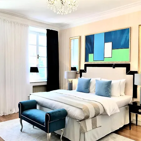 Luxury Mondrian Market Square Ii