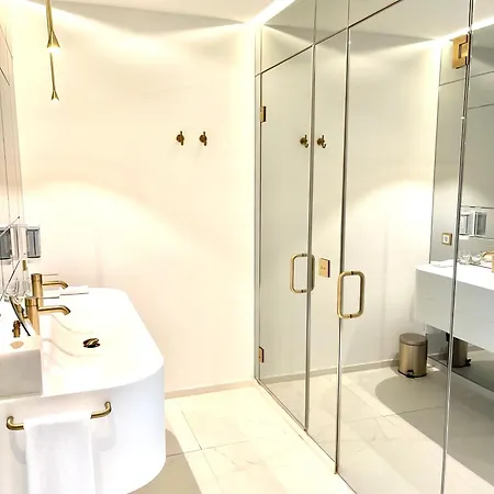 Luxury & Mondrian Market Square Ii 5*